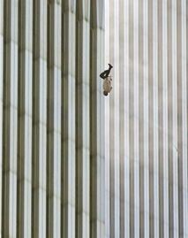 11-S: "No olvido el impacto de los cuerpos que chocaban contra el suelo", dice fotógrafo del WTC; se cumplen 25 años de los atentados