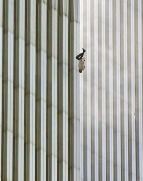 11-S: "No olvido el impacto de los cuerpos que chocaban contra el suelo", dice fotógrafo del WTC; se cumplen 25 años de los atentados