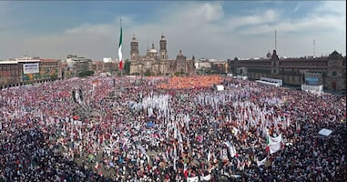 Asisten 600 mil personas al Zócalo a festejos encabezados por Sheinbaum de 7 años de la 4T