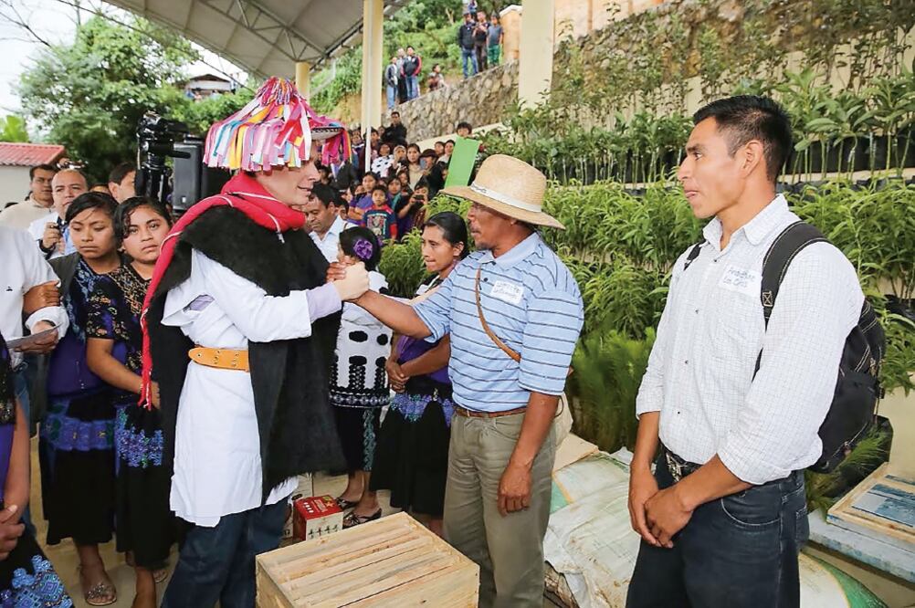 Mensaje. Manuel Velasco Coello reiteró que el compromiso de su administración está con el desarrollo de las familias (ESPECIAL)