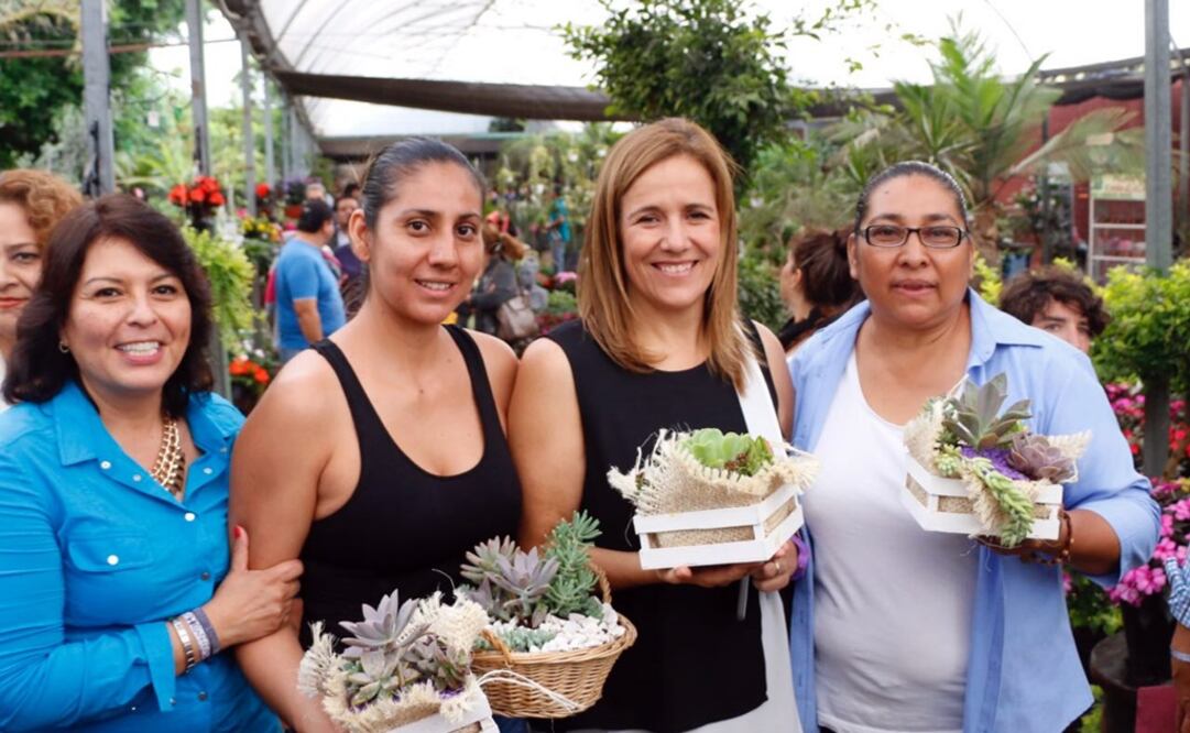 La panista se reunió con productores viveristas de la colonia las Granjas en Cuernavaca. /Especial