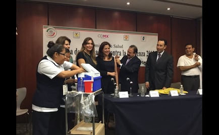 Armando Ahued vacuna a senadores contra influenza