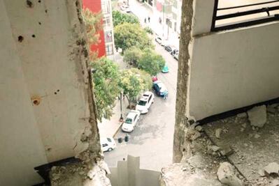 Evacuan edificio dañado por sismo en colonia Doctores