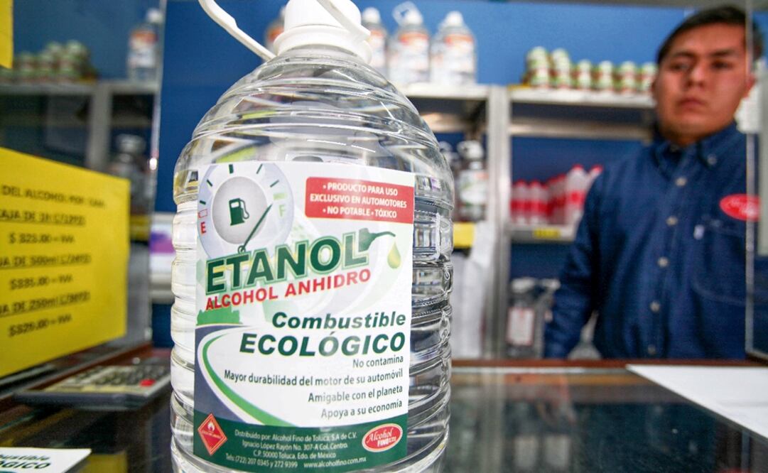 Criminal groups are encouraging Mexicans to use ethanol blends of up to 50% in their transport units, though the NOM-016 regulation sets the limit at 10% - Photo: Jorge Alvarado/EL UNIVERSAL