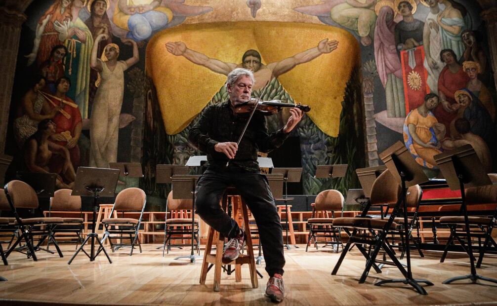 Entrevista con el violinista argentino Manfredo Kraemer, quién interpretará las Fantasías para violín solo de Georg Philipp Telemann en el marco del Festival Cultura UNAM. Fotos: Gabriel Pano/El Universal.