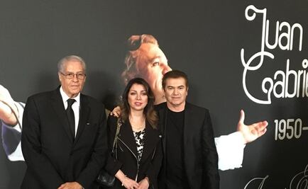 ANDI entrega tarjeta a familia para cobrar regalías de Juan Gabriel