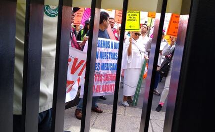 Liberan accesos del Senado tras protesta antiaborto