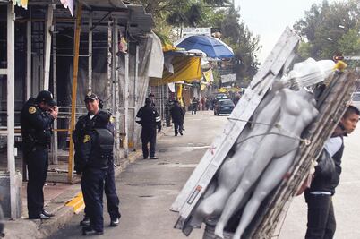 Retiran a más de mil 500 ambulantes del Eje 1 Norte