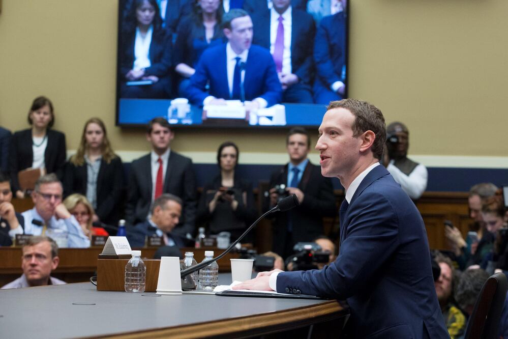 Mark Zuckerberg testifica ante el Congreso de EU. Foto: EFE