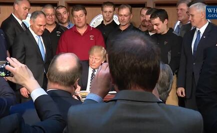 Trump firma orden para "poner fin a la guerra contra el carbón"