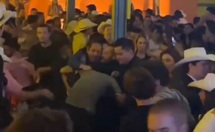 Captan en video a exgobernador de Querétaro en riña; asegura que defendía a una mujer