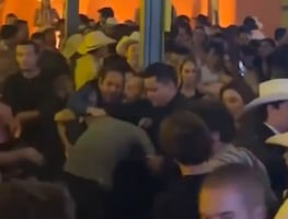 Captan en video a exgobernador de Querétaro en riña; asegura que defendía a una mujer