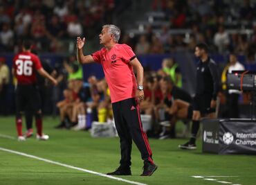 Mourinho reclama refuerzos a directiva del Manchester United