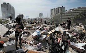 La Guaira, como zona de guerra tras terremotos; “lo he perdido todo”