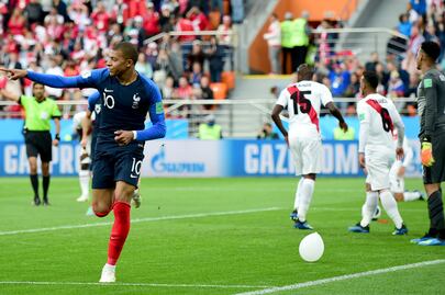 Francia derrota a Perú y avanza a Octavos de Final