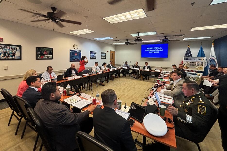 Representantes del Gabinete de Seguridad se reunieron en McAllen, Texas, con sus contrapartes del gobierno estadounidense para celebrar la reunión inaugural del Grupo de Implementación de Seguridad México–Estados Unidos. Foto: Especial