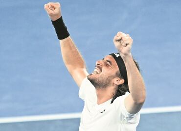 Stefanos Tsitsipas saca la cara por los favoritos en el Abierto de Australia