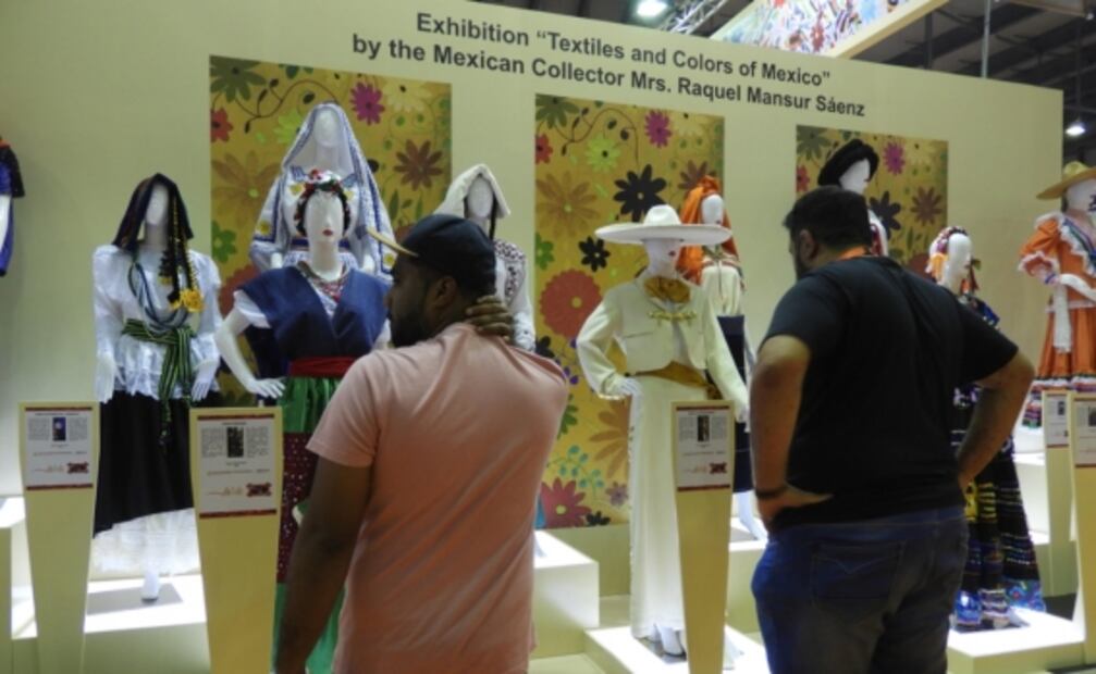 Ballet de Oaxaca vence dengue y roba escena en la feria del libro de Sharjah