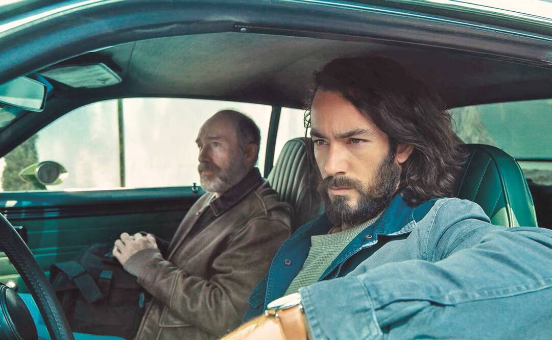 La historia de Toda la sangre está basada en el libro homónimo del escritor Bernardo Esquinca, quien hizo una saga con las aventuras de Casasola (Aarón Díaz), reportero de nota roja. Foto: Starzplay