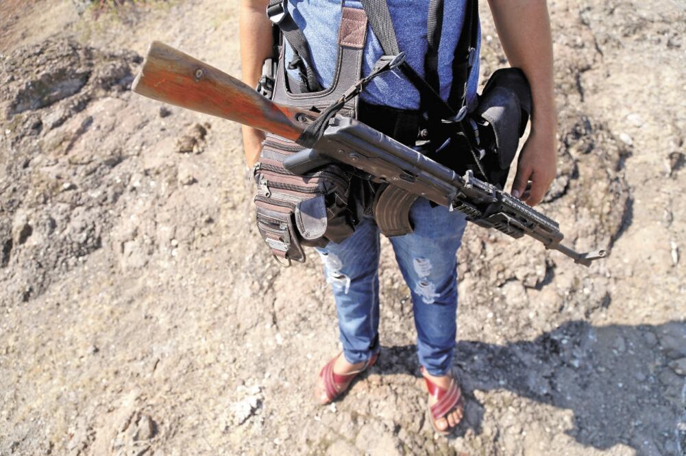 En algunas regiones de Michoacán, varios sujetos vinculados a organizaciones criminales encontraron cabida en las autodefensas de la región. Fotos/ARCHIVO EL UNIVERSAL