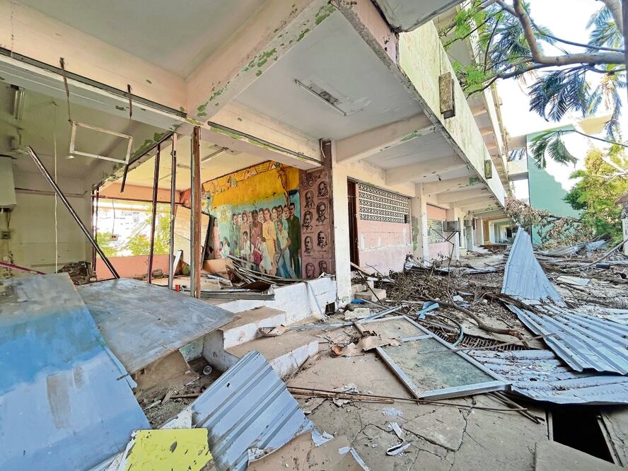 Hay 336 escuelas dañadas por Otis en Acapulco y Coyuca