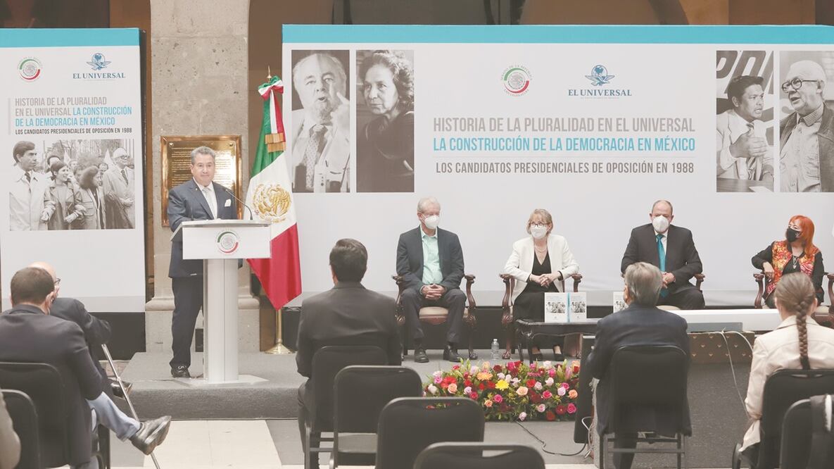Leonardo Curzio dijo que el libro es una parte de la historia de la transición democrática. Foto: BERENICE FREGOSO. EL UNIVERSAL