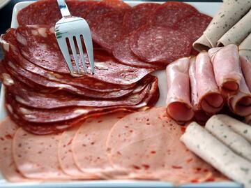 Por qué el jamón y otras carnes frías se ponen babosas