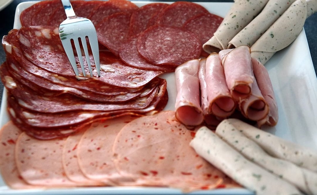 Descubre el origen de la baba que aparece en las carnes frías. Foto: Pixabay