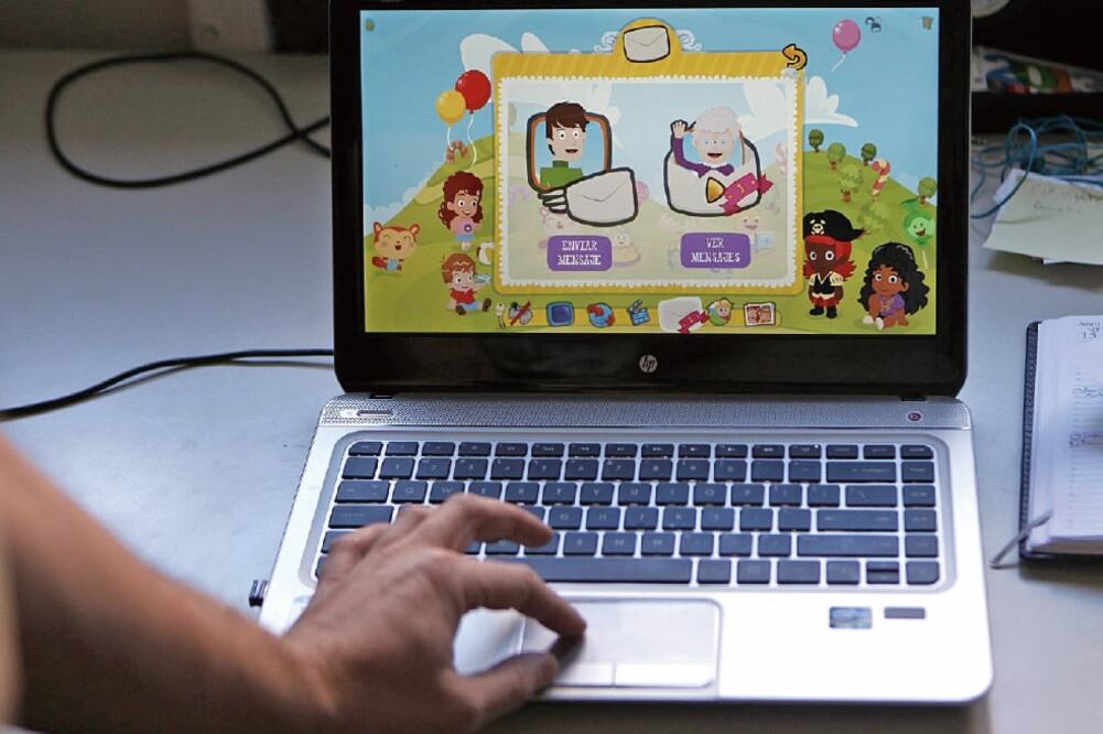 En México, 42.2 millones de mexicanos ingresan a contenidos desde computadoras de escritorio, 33.2 millones desde smartphones y 9.3 millones desde tabletas (ARCHIVO. EL UNIVERSAL)