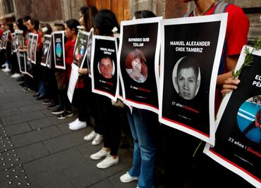 FOTOS: Se manifiestan en Palacio Nacional por víctimas del incendio en estación migratoria de Juárez