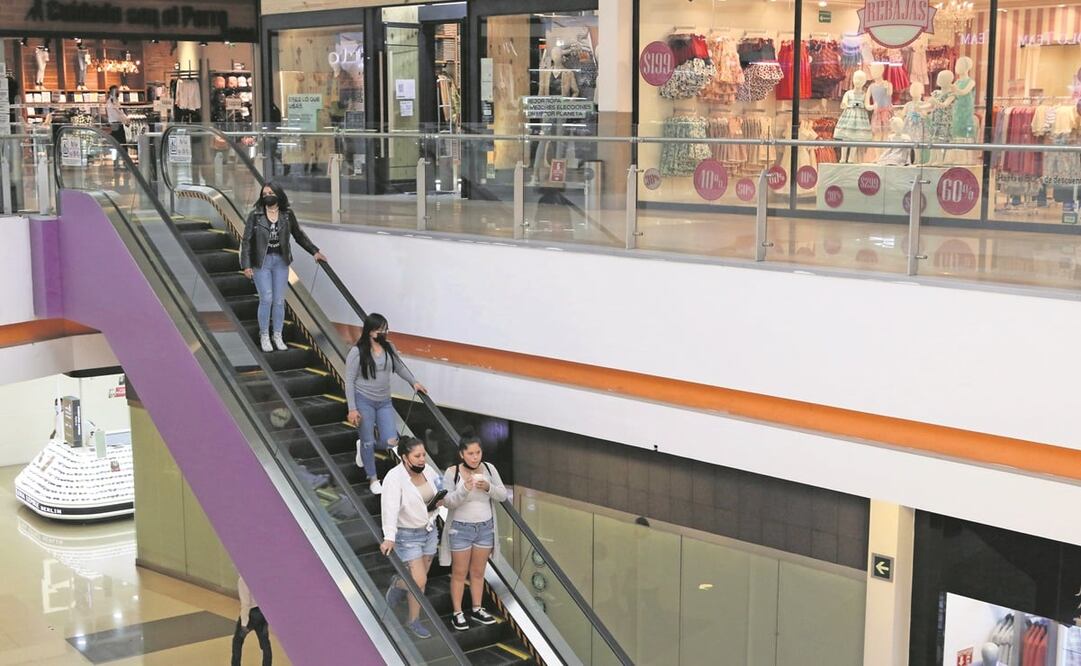 Directivos de tiendas departamentales indican que las plazas comerciales registran mayor afluencia. Foto: ARCHIVO EL UNIVERSAL