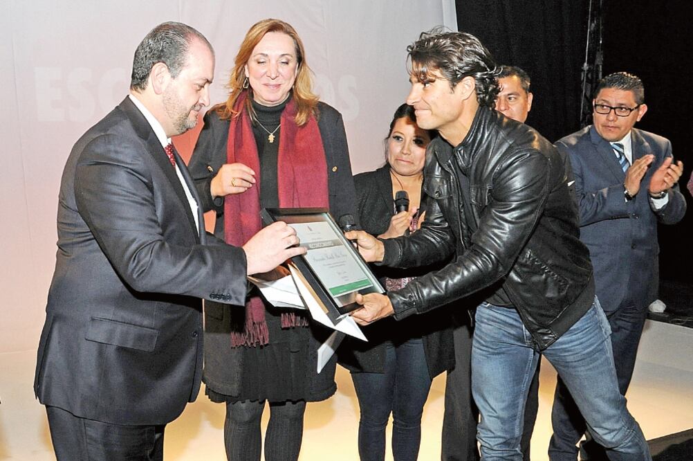 El procurador capitalino, Rodolfo Ríos Garza, recibió un reconocimiento de la Comisión Unidos contra la Trata por las acciones contra la explotación (ESPECIAL)