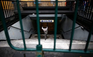 Metro CDMX cierra estación Zócalo/Tenochtitlan de la Línea 2; estas son las alternativas