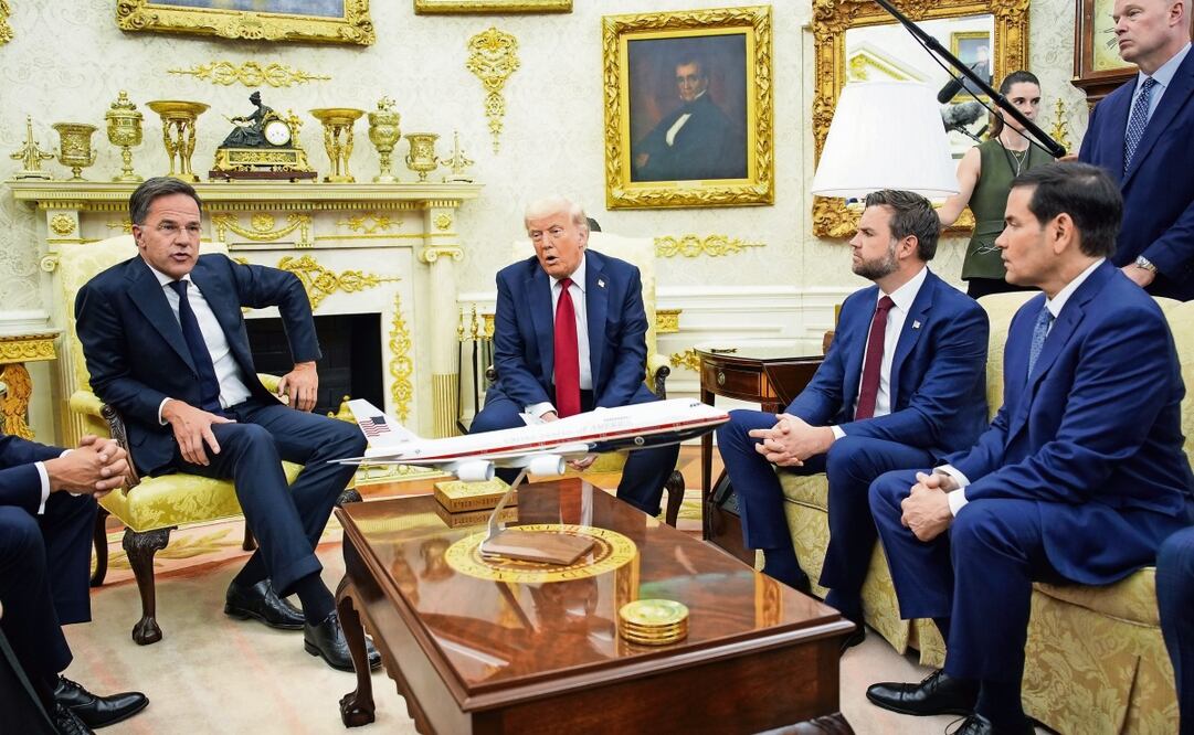 De izquierda a derecha, Mark Rutte, secretario general de la OTAN, con Donald Trump, JD Vance, vicepresidente, y Marco Rubio, secretario de Estado, ayer en Washington. Foto: Yuri Gripas / EFE