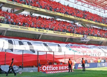 Antiguos demonios en la fiesta escarlata
