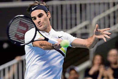 Federer inicia defensa de título