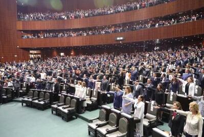 Diputados de Morena arman gritería en sesión constitutiva en San Lázaro