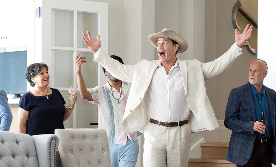 La nueva cinta de John Cena ha dividido opiniones. Comparte créditos con Efron. Foto: Prime Video