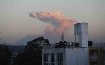 FOTOS Y VIDEOS: Popocatépetl emite esta tarde una enorme fumarola