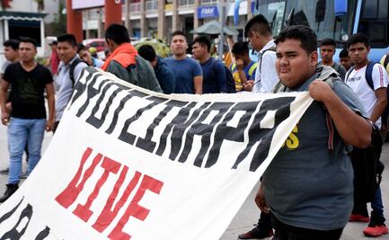Normalistas marchan contra lo que llamaron "represión gubernamental" en Chiapas