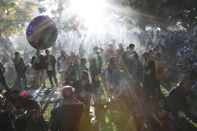 De encuentros furtivos a megafestivales, así se celebra el Día de la Marihuana en EU