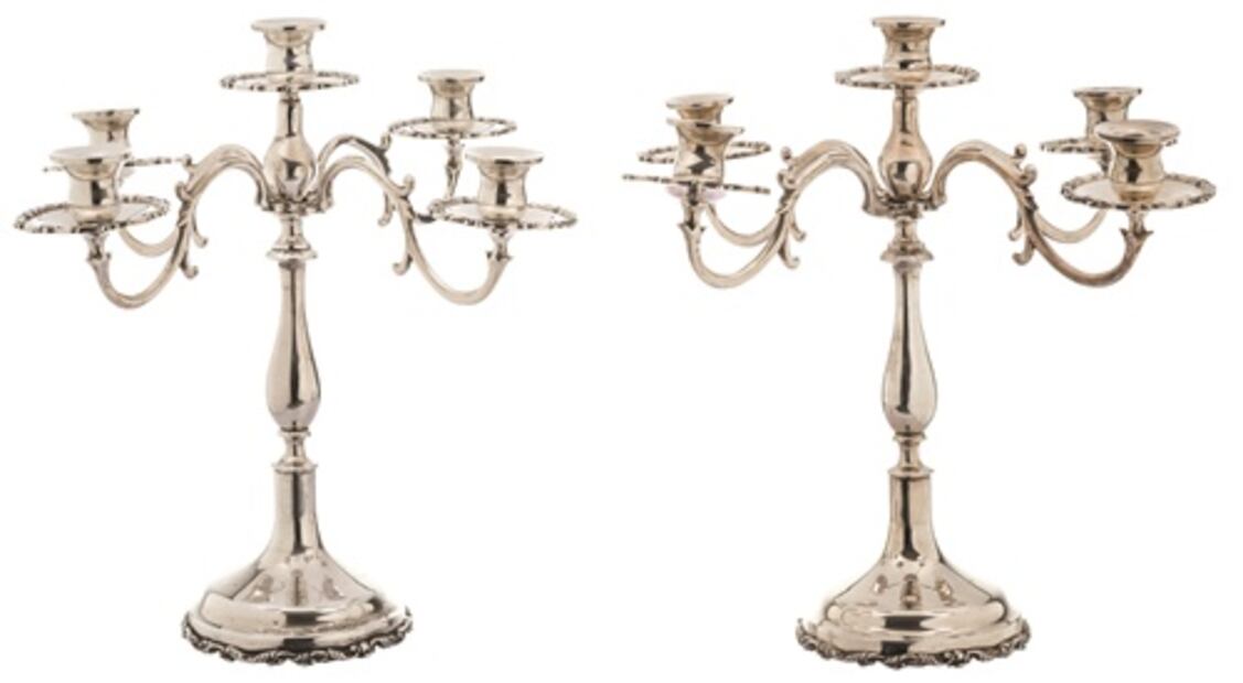 La pareja de la cómoda francesa