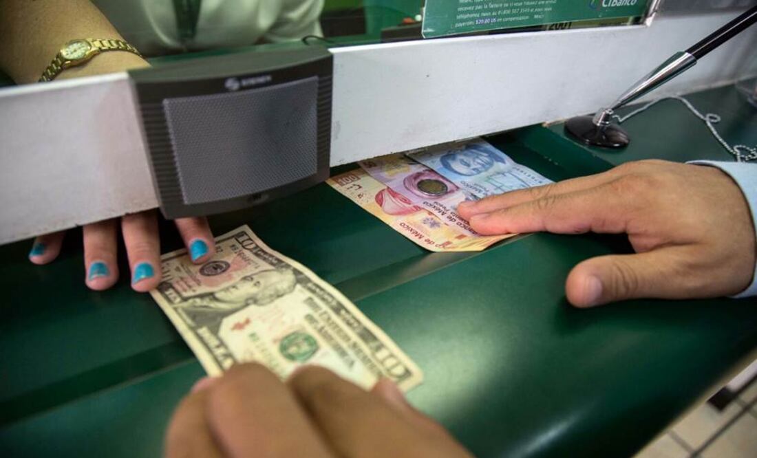 Cierra dólar en $20.30; sube 15 centavos