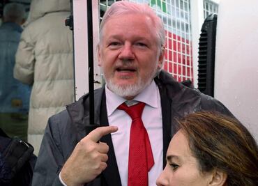 Julian Assange marcha en apoyo de Palestina; multitud paraliza puente de Sídney