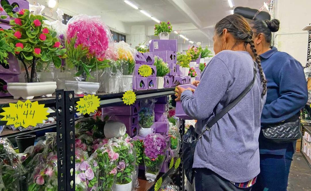 Comercios de origen asiático en el Centro ofrecen todo tipo de mercancía, que aprovechan los clientes por su bajo precio. Foto: Axel Sánchez | El Universal