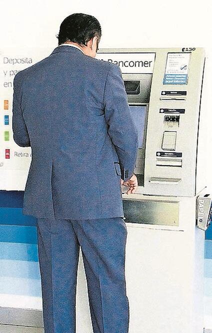 El crédito vía tarjetas cayó 14.2% en 2020, indican datos de la CNBV. ARCHIVO EL UNIVERSAL