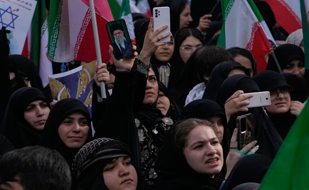 El gobierno iraní llamó a los jóvenes del país a formar cadenas humanas hoy para "escenificar un símbolo de unidad y resistencia frente al enemigo". Foto: AP
