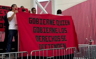 Normalistas que irrumpieron en evento de Sheinbaum se reúnen con procurador de Hidalgo; exigen avances del pliego petitorio
