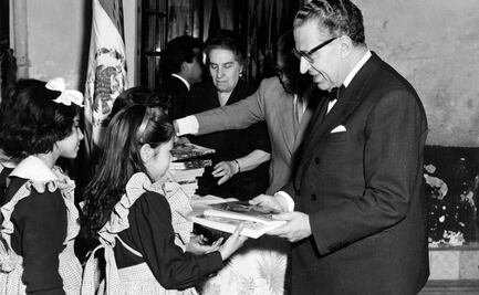 Este destacado escritor sacó adelante el proyecto de libros de texto gratuitos hace setenta años