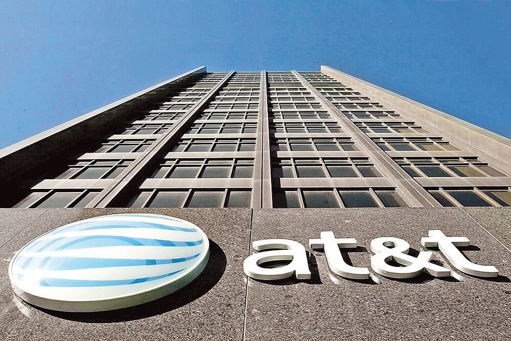 Las adquisiciones que AT&T realizó en el primer trimestre del año, por 2 mil 37 millones de dólares de las acciones de Iusacell y Unefon, empujaron la IED (ARCHIVO EL UNIVERSAL)